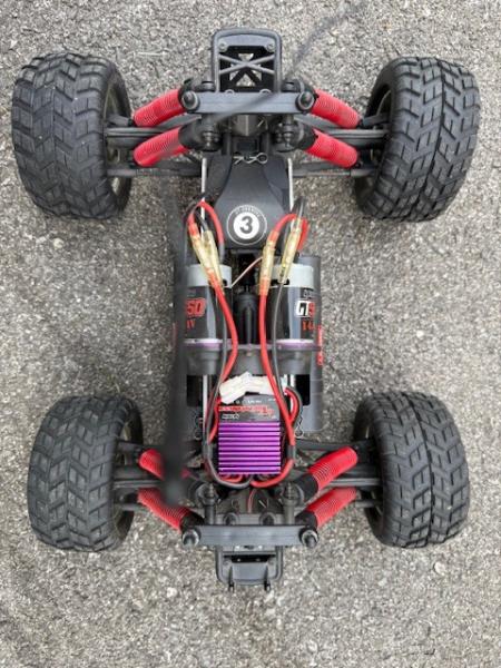 Neuwertiger 1/10 E-Savage HPI